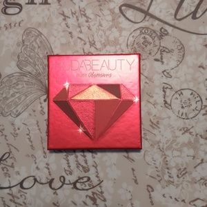 Huda Beauty Ruby Obsessions Palette